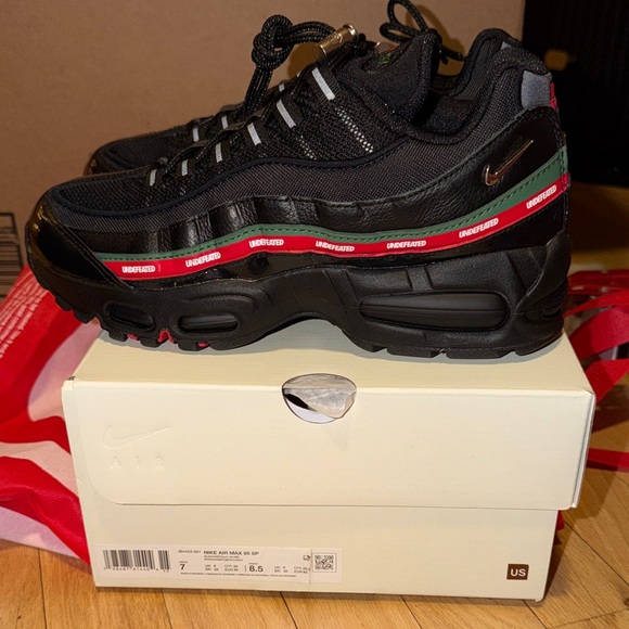 Air max 95 SP undefeated SIZE 7 MEN’S WOMEN’S 8 1/2